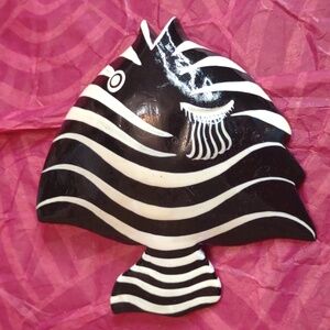 Vintage 80s large striped fish brooch